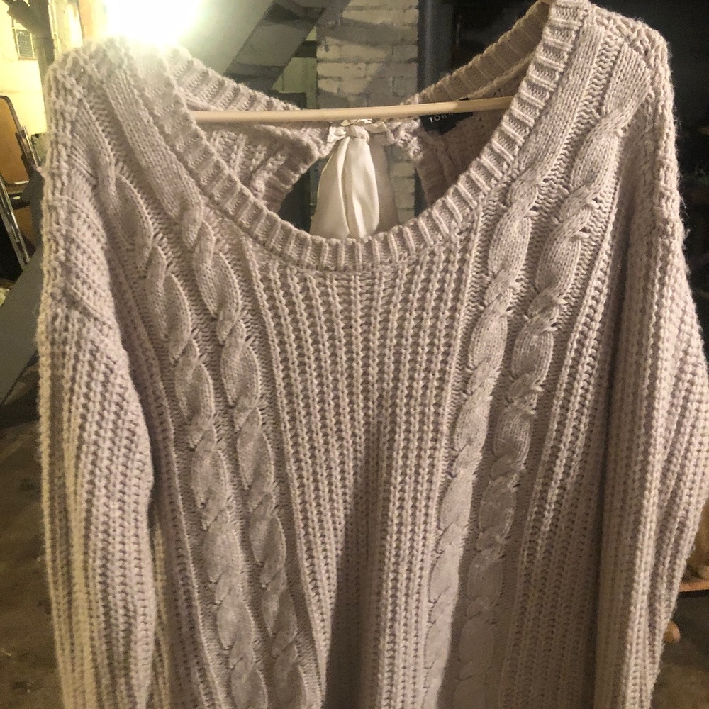 A white sleeve sweater